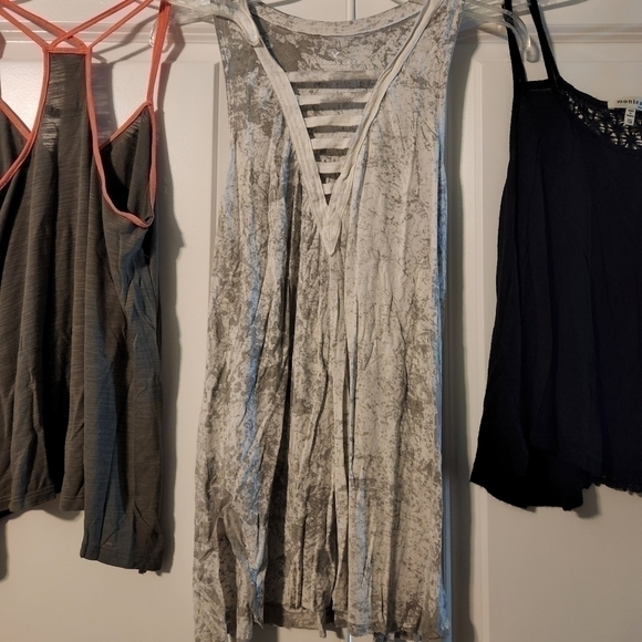 Lot of 3 Women's Tank tops, size X-small - Picture 6 of 16